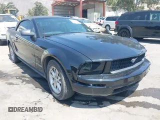 2005 Ford Mustang Deluxe z VIN 1ZVFT84N455189166, wystawiony jako IAAI lot #42461064 z przebiegiem 144 956 mil mil oraz . Historia ofert i sprzedaży dostępna na DreamBid. Obrazek 1.