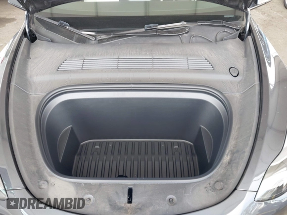 2024 Tesla Model Y Long Range z VIN 7SAYGDEE2RF069588, wystawiony jako IAAI lot #42024180 z przebiegiem 13 230 mil mil oraz . Historia ofert i sprzedaży dostępna na DreamBid. Obrazek 10.