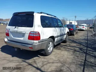 2005 Toyota Land Cruiser with VIN JTEHT05J652071111, listed as a IAAI auction lot 41900179 with 195,717 mi miles. Bid and sale history available at carsss.com. Image 4.