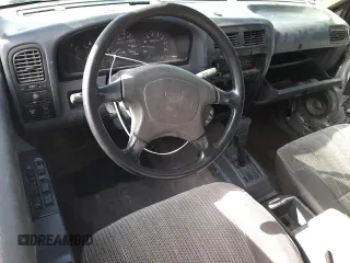 1994 Nissan Hardbody z VIN 1N6HD16S6RC308966, wystawiony jako Copart lot #55130285 z przebiegiem 238 053 mil mil oraz Szkoda całkowita • Salvage title. Historia ofert i sprzedaży dostępna na DreamBid. Obrazek 8.
