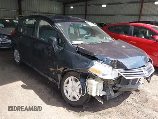 2011 Nissan Versa S z VIN 3N1BC1CP5BL500520, wystawiony jako IAAI lot #42307793 z przebiegiem 127 281 mil mil oraz . Historia ofert i sprzedaży dostępna na DreamBid. Obrazek 1.