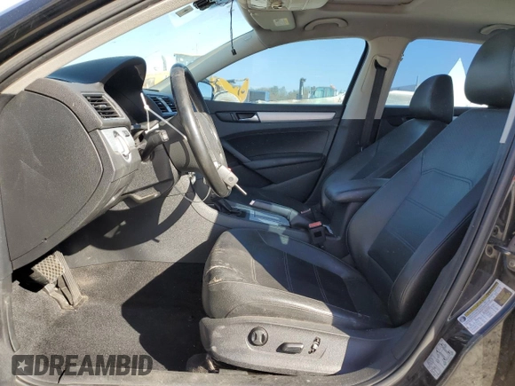 2012 Volkswagen Passat SE z VIN 1VWBH7A38CC049465, wystawiony jako Copart lot #43269985 z przebiegiem 140 636 mil mil oraz Szkoda całkowita • Salvage title. Historia ofert i sprzedaży dostępna na DreamBid. Obrazek 7.