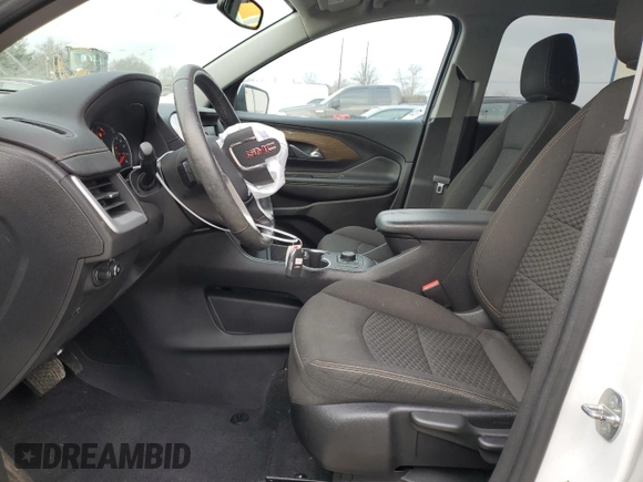 2020 GMC Terrain SLE z VIN 3GKALTEV2LL143092, wystawiony jako Copart lot #46863355 z przebiegiem 47 666 mil mil oraz Szkody całkowita. Historia ofert i sprzedaży dostępna na DreamBid. Obrazek 7.