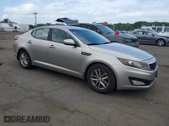 2012 Kia Optima LX z VIN 5XXGM4A70CG070588, wystawiony jako Copart lot #57240995 z przebiegiem 137 601 mil mil oraz Szkoda całkowita • Salvage title. Historia ofert i sprzedaży dostępna na DreamBid. Obrazek 4.