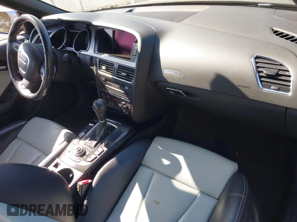 2012 Audi S5 Premium Plus z VIN WAUCGAFH4CN004360, wystawiony jako IAAI lot #41742130 z przebiegiem 106 929 mil mil oraz . Historia ofert i sprzedaży dostępna na DreamBid. Obrazek 5.