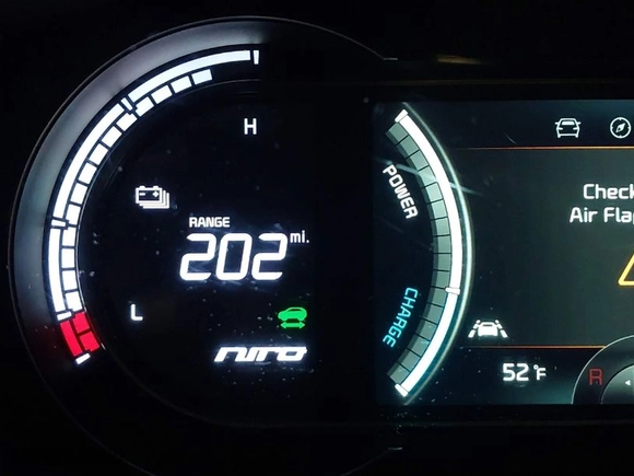 2020 Kia Niro EV EX Premium with VIN KNDCE3LG3L5073735, listed as a IAAI auction lot 41430593 with 78,410 mi miles. Bid and sale history available at carsss.com. Image 17.