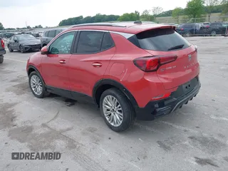 2024 Buick Encore GX Sport Touring с VIN KL4AMESL1RB172711, выставлен на аукционе IAAI как лот 42437300 с пробегом 21 710 миль миль и . История ставок и продаж доступна на DreamBid. Изображение 3.