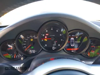 2019 Porsche 911 Carrera with VIN WP0CA2A92KS129254, listed as a IAAI auction lot 41392032 with 26,153 mi miles. Bid and sale history available at carsss.com. Image 7.