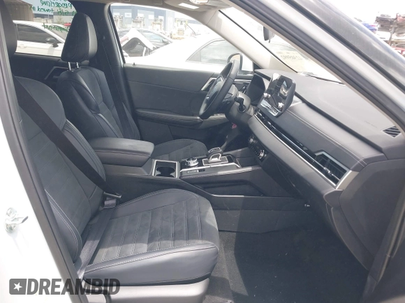 2024 Mitsubishi Outlander SE z VIN JA4J3VA83RZ082399, wystawiony jako IAAI lot #42305992 z przebiegiem 11 622 mil mil oraz . Historia ofert i sprzedaży dostępna na DreamBid. Obrazek 5.