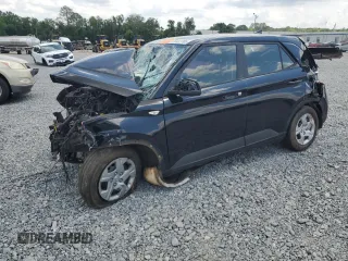 2020 Hyundai Venue SE z VIN KMHRB8A34LU019328, wystawiony jako Copart lot #56457705 z przebiegiem 90 447 mil mil oraz Szkoda całkowita • Salvage title. Historia ofert i sprzedaży dostępna na DreamBid. Obrazek 1.
