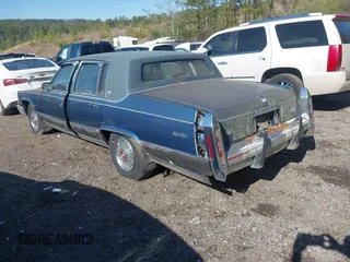 1992 Cadillac Brougham z VIN 1G6DW54EXNR707566, wystawiony jako IAAI lot #41854321 z przebiegiem Nie podano mil oraz . Historia ofert i sprzedaży dostępna na DreamBid. Obrazek 3.