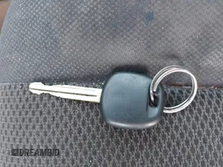 2005 Toyota Camry STD z VIN 4T1BE32K35U528105, wystawiony jako IAAI lot #42395590 z przebiegiem 167 251 mil mil oraz . Historia ofert i sprzedaży dostępna na DreamBid. Obrazek 11.