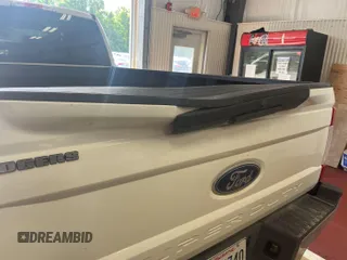 2019 Ford F-250 XL z VIN 1FT7W2BTXKED46997, wystawiony jako IAAI lot #42737714 z przebiegiem 124 075 mil mil oraz . Historia ofert i sprzedaży dostępna na DreamBid. Obrazek 3.