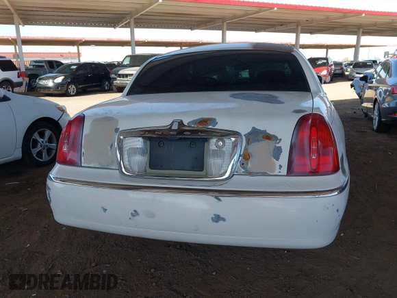 2002 Lincoln Town Car Signature z VIN 1LNHM82W02Y626302, wystawiony jako IAAI lot #41988496 z przebiegiem 193 346 mil mil oraz . Historia ofert i sprzedaży dostępna na DreamBid. Obrazek 13.