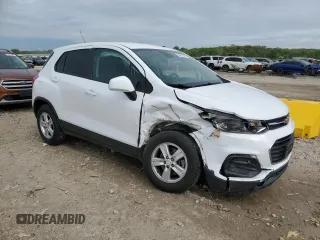 2020 Chevrolet Trax LS z VIN 3GNCJKSB2LL119140, wystawiony jako Copart lot #54977365 z przebiegiem 60 697 mil mil oraz Szkoda całkowita • Salvage title. Historia ofert i sprzedaży dostępna na DreamBid. Obrazek 4.