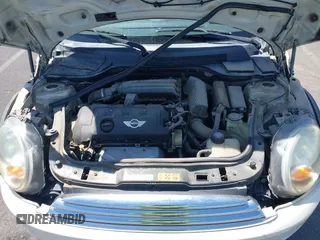 2007 MINI Hardtop with VIN WMWMF33567TU62285, listed as a IAAI auction lot 42517575 with 137,542 mi miles and . Bid and sale history available at DreamBid. Image 10.
