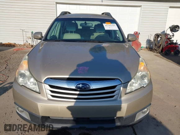 2010 Subaru Outback Premium All-Weather Anniversary z VIN 4S4BRBCC9A3345149, wystawiony jako IAAI lot #41762315 z przebiegiem 155 418 mil mil oraz . Historia ofert i sprzedaży dostępna na DreamBid. Obrazek 13.