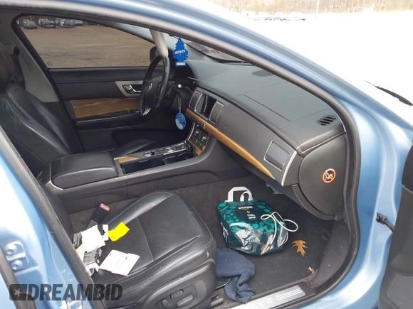 2009 Jaguar XF with VIN SAJWA07C091R41920, listed as a IAAI auction lot 41584844 with Not Provided miles and . Bid and sale history available at DreamBid. Image 5.