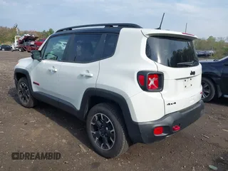 2023 Jeep Renegade Trailhawk z VIN ZACNJDC16PPP73152, wystawiony jako IAAI lot #42128199 z przebiegiem 2 779 mil mil oraz . Historia ofert i sprzedaży dostępna na DreamBid. Obrazek 3.