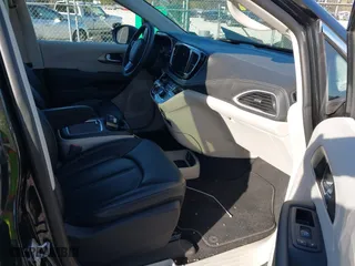 2023 Chrysler Pacifica Hybrid Touring L with VIN 2C4RC1L79PR592477, listed as a IAAI auction lot 40823333 with 8,729 mi miles. Bid and sale history available at carsss.com. Image 5.