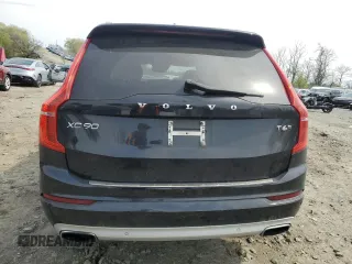 2018 Volvo XC90 Momentum z VIN YV4A22PK5J1209048, wystawiony jako Copart lot #52187925 z przebiegiem 90 909 mil mil oraz Szkody całkowita. Historia ofert i sprzedaży dostępna na DreamBid. Obrazek 6.
