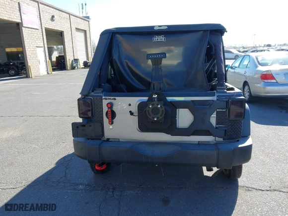 2015 Jeep Wrangler Unlimited Sport with VIN 1C4BJWDG7FL587014, listed as a IAAI auction lot 40641034 with 81,045 mi miles. Bid and sale history available at carsss.com. Image 17.