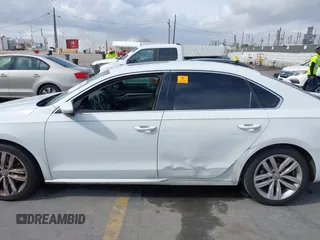 2018 Volkswagen Passat SE z VIN 1VWBA7A33JC031098, wystawiony jako IAAI lot #41915976 z przebiegiem 147 454 mil mil oraz . Historia ofert i sprzedaży dostępna na DreamBid. Obrazek 14.