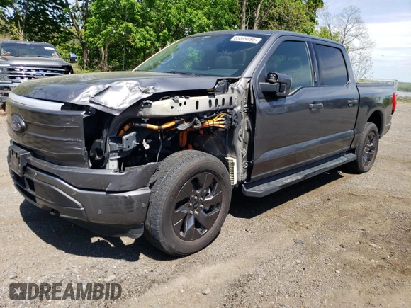 2022 Ford F-150 Lightning Pro z VIN 1FT6W1EV7NWG10033, wystawiony jako Copart lot #55569895 z przebiegiem 11 282 mil mil oraz Szkody całkowita. Historia ofert i sprzedaży dostępna na DreamBid. Obrazek 1.