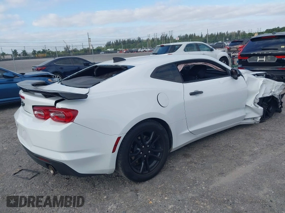 2021 Chevrolet Camaro 1LS z VIN 1G1FB1RX1M0101783, wystawiony jako IAAI lot #42095549 z przebiegiem 61 395 mil mil oraz . Historia ofert i sprzedaży dostępna na DreamBid. Obrazek 4.