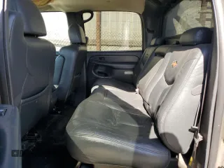 2002 Chevrolet Avalanche z VIN 3GNEC13T32G329497, wystawiony jako Copart lot #59164275 z przebiegiem 174 500 mil mil oraz Szkoda całkowita • Salvage title. Historia ofert i sprzedaży dostępna na DreamBid. Obrazek 10.