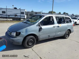 1998 Toyota Sienna LE with VIN 4T3ZF13CXWU078257, listed as a Copart auction lot 45704395 with 0 mi miles and Salvage Title. Bid and sale history available at carsss.com. Image 1.