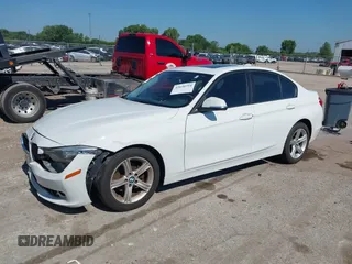 2015 BMW 3 Series 320i xDrive z VIN WBA3C3C52FP663676, wystawiony jako IAAI lot #42650794 z przebiegiem 99 774 mil mil oraz . Historia ofert i sprzedaży dostępna na DreamBid. Obrazek 18.