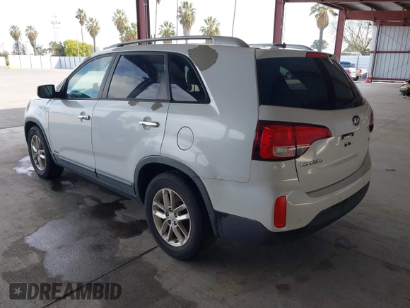 2015 Kia Sorento LX with VIN 5XYKTCA6XFG560437, listed as a IAAI auction lot 42009024 with 191,811 mi miles. Bid and sale history available at carsss.com. Image 3.