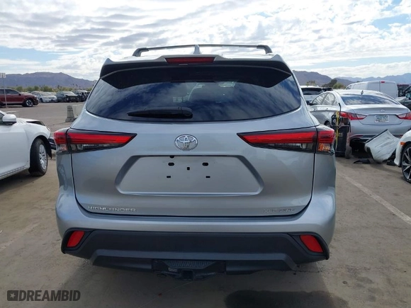 2021 Toyota Highlander XLE with VIN 5TDHZRBHXMS114705, listed as a IAAI auction lot 41324103 with 57,552 mi miles. Bid and sale history available at carsss.com. Image 17.