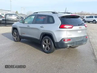 2017 Jeep Cherokee Latitude z VIN 1C4PJMCB0HW509286, wystawiony jako IAAI lot #41382394 z przebiegiem 96 562 mil mil oraz . Historia ofert i sprzedaży dostępna na DreamBid. Obrazek 3.