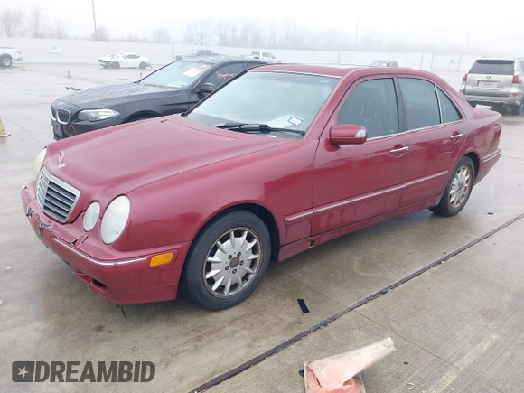 2000 Mercedes-Benz E-Class with VIN WDBJF65J1YB113770, listed as a IAAI auction lot 41462464 with 157,279 mi miles. Bid and sale history available at carsss.com. Image 2.