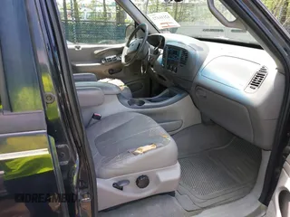 1997 Ford Expedition XLT z VIN 1FMFU18L0VLB83954, wystawiony jako IAAI lot #42116472 z przebiegiem 202 770 mil mil oraz . Historia ofert i sprzedaży dostępna na DreamBid. Obrazek 5.