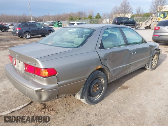2001 Toyota Camry LE z VIN 4T1BF28K81U116710, wystawiony jako IAAI lot #41923429 z przebiegiem 145 741 mil mil oraz . Historia ofert i sprzedaży dostępna na DreamBid. Obrazek 4.