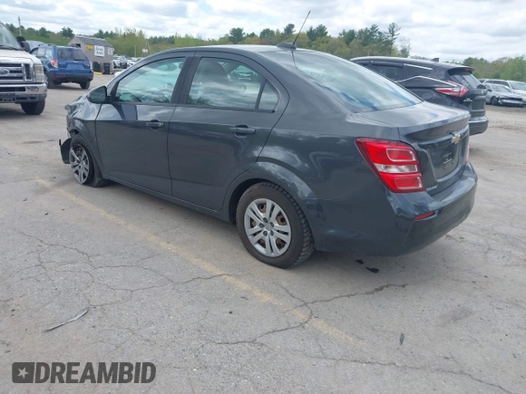 2017 Chevrolet Sonic LS z VIN 1G1JB5SH7H4127078, wystawiony jako IAAI lot #42130130 z przebiegiem 114 734 mil mil oraz . Historia ofert i sprzedaży dostępna na DreamBid. Obrazek 3.