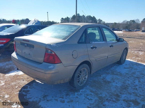 2007 Ford Focus S with VIN 1FAFP34N17W321782, listed as a IAAI auction lot 41093592 with 120,292 mi miles. Bid and sale history available at carsss.com. Image 4.