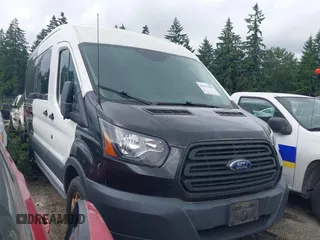2015 Ford Transit Cargo z VIN 1FTYR2CM4FKA84551, wystawiony jako IAAI lot #42312399 z przebiegiem 136 970 mil mil oraz . Historia ofert i sprzedaży dostępna na DreamBid. Obrazek 1.