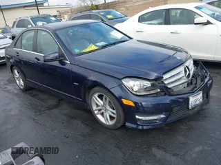 2012 Mercedes-Benz C 250 Sport z VIN WDDGF4HB2CA622470, wystawiony jako IAAI lot #41753741 z przebiegiem 40 426 mil mil oraz . Historia ofert i sprzedaży dostępna na DreamBid. Obrazek 1.