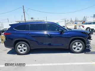 2022 Toyota Highlander LE with VIN 5TDZZRAH2NS550598, listed as a IAAI auction lot 42317212 with 42,102 mi miles and . Bid and sale history available at DreamBid. Image 14.