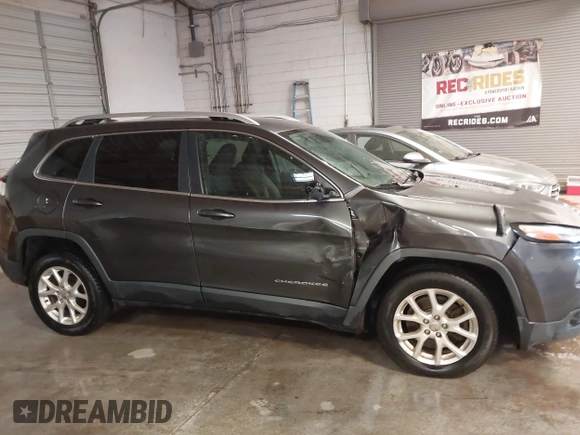 2016 Jeep Cherokee Altitude z VIN 1C4PJLCB0GW338970, wystawiony jako IAAI lot #41559196 z przebiegiem 129 366 mil mil oraz . Historia ofert i sprzedaży dostępna na DreamBid. Obrazek 13.