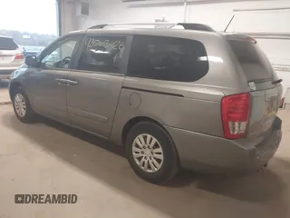 2011 Kia Sedona LX with VIN KNDMG4C78B6363742, listed as a IAAI auction lot 42063426 with 199,828 mi miles. Bid and sale history available at carsss.com. Image 3.