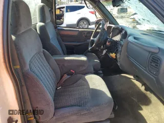 1998 Chevrolet S-10 with VIN 1GCCS1445WK146319, listed as a Copart auction lot 46377795 with 0 mi miles and Salvage Title. Bid and sale history available at carsss.com. Image 7.