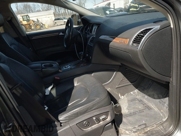 2015 Audi Q7 3.0T Premium Plus with VIN WA1LGAFE1FD015507, listed as a IAAI auction lot 41805130 with 158,687 mi miles. Bid and sale history available at carsss.com. Image 5.