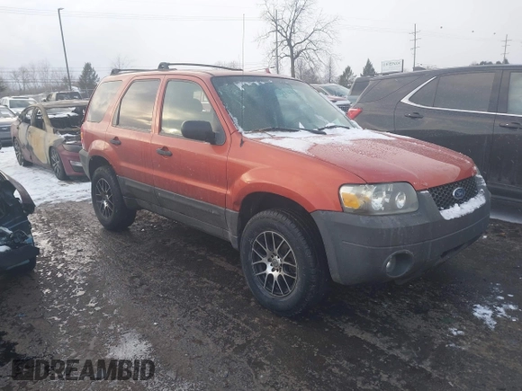 2006 Ford Escape XLT with VIN 1FMYU03Z66KD02998, listed as a IAAI auction lot 41414402 with 102,147 mi miles. Bid and sale history available at carsss.com. Image 1.