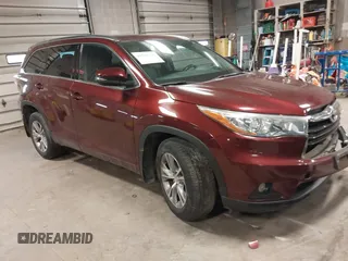 2015 Toyota Highlander XLE z VIN 5TDJKRFH5FS109219, wystawiony jako IAAI lot #41700645 z przebiegiem 109 168 mil mil oraz . Historia ofert i sprzedaży dostępna na DreamBid. Obrazek 1.