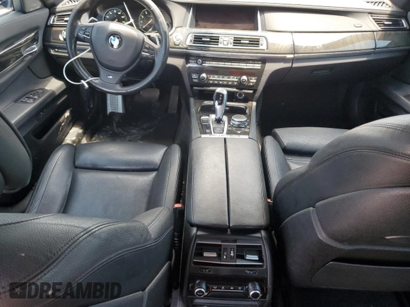 2015 BMW 7 Series 740Li z VIN WBAYE4C5XFD947323, wystawiony jako Copart lot #56962915 z przebiegiem 77 956 mil mil oraz Szkoda całkowita • Salvage title. Historia ofert i sprzedaży dostępna na DreamBid. Obrazek 8.